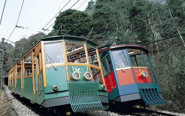 2013年9月の台風の影響で運休していた六甲ケーブル。1月25日から運行を再開する。