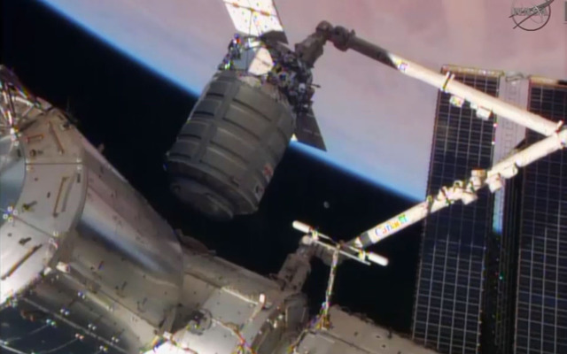 ハーモニーに結合されるシグナス補給船（Orb-1）（出典：JAXA／NASA）