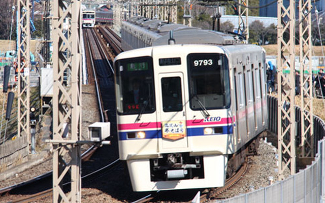 京王と東京都交通局は、2月22日に臨時列車「高尾山冬そば号」を運転。写真は昨年運転された「高尾山冬そば号」