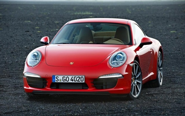 新型ポルシェ911カレラ