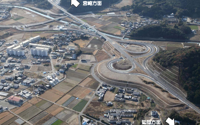 日向インターチェンジ付近