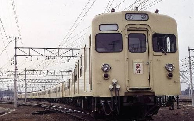 かつて東上線で運用されていたセイジクリーム塗装の車両。100周年記念イベントの一環として、3月末頃から81111号編成をセイジクリーム塗装に変更して運行する。