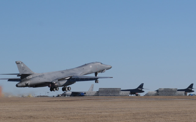 統合バトルステーションがインストールされた最初のB-1爆撃機