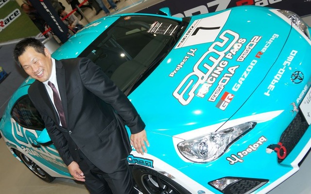 トヨタとスバルは、86＆BRZを使った参加型モータースポーツ分野で引き続き協力していく（写真：86＆BRZレースでレーサーデビューする元中日・山崎武司氏）