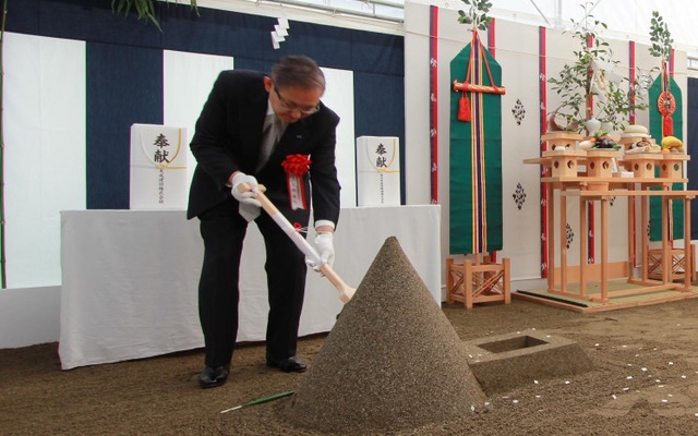 京都鉄道博物館の安全祈願祭に出席したJR西日本の真鍋社長。2016年春のオープンを目指す。