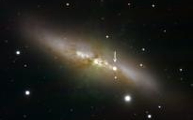 石垣島天文台、超新星2014Jの撮影に成功（撮影・画像処理：花山秀和）、（出典：国立天文台）