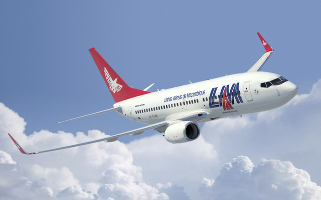 LAMモザンビーク航空の737-700