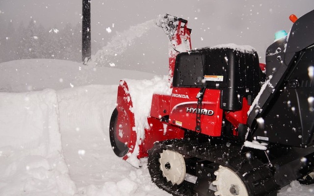 ホンダのハイブリッド除雪機の性能体験［動画］