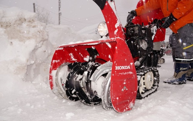 ホンダの小型除雪機