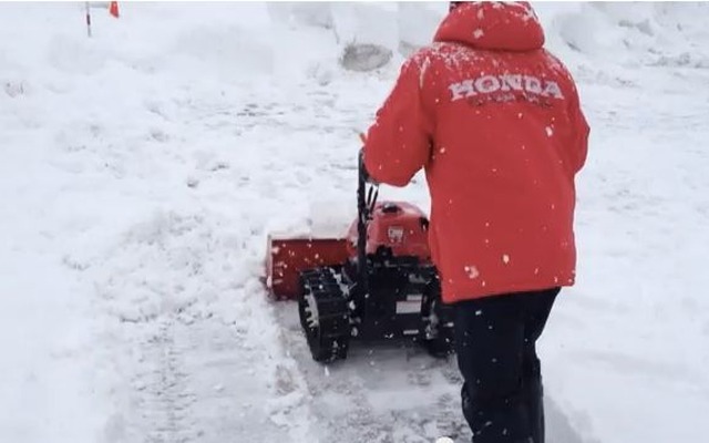 ホンダのブレード除雪機「ユキオス」で除雪体験