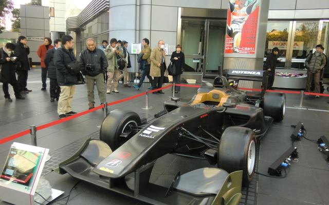 7日のホンダ本社でのモータースポーツ活動計画発表会。社屋外にSF14が展示された。