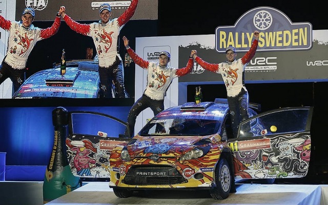 WRC-2クラスの優勝を手にしたカール・クルーダ