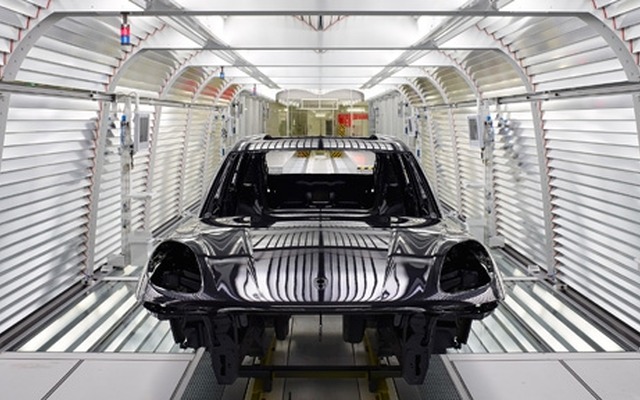 ポルシェの独ライプツィヒ工場で組み立てられる新型SUV マカン