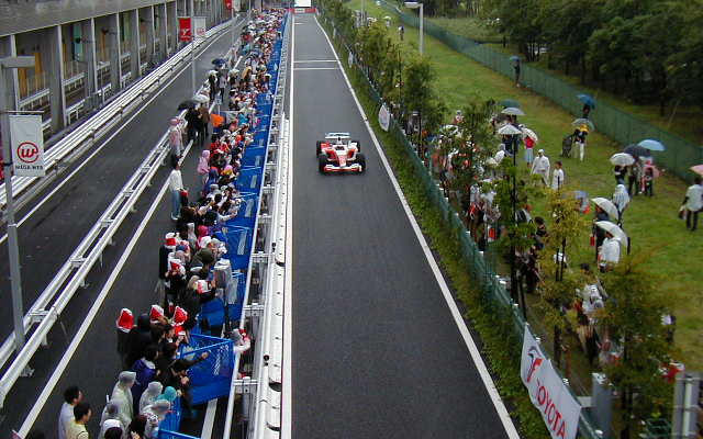 【トヨタF1】TF105 がお台場を激走!!