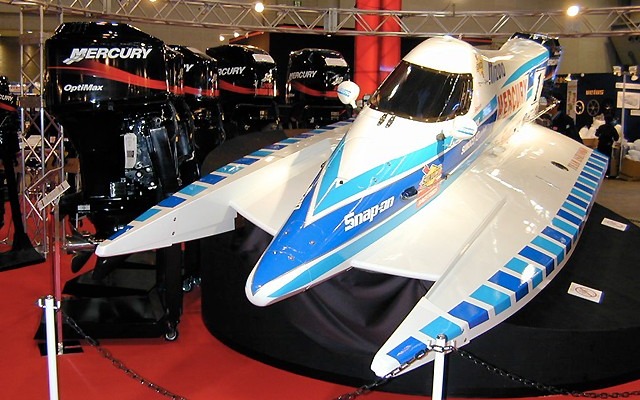 【東京ボートショー2001速報】水上のF3000、「こだま」号より速いぞ
