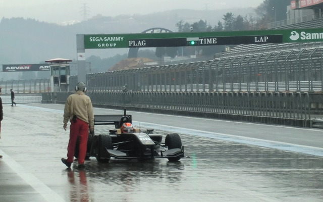 2013年12月の富士テストも雪の影響を受けたが、トヨタとホンダ各1台のSF14が開発のための走行を重ねることはできた。