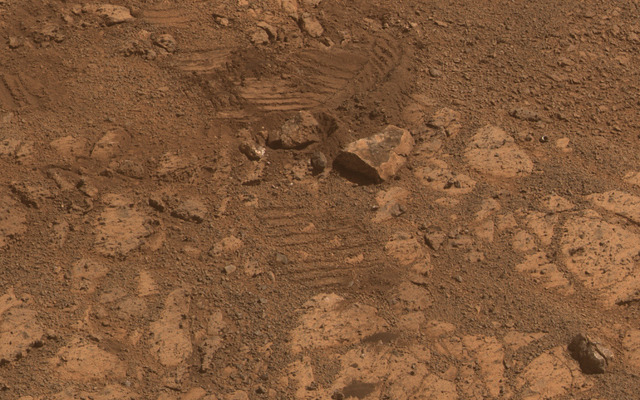 火星のジェリードーナッツ岩と話題になったPinnacle Island（左下）と元になった岩