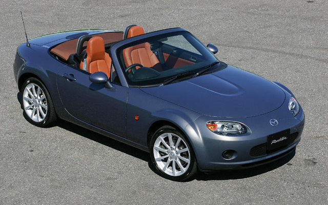 【マツダ ロードスター 新型発表】ソフトトップも大幅に進化、電動化は？
