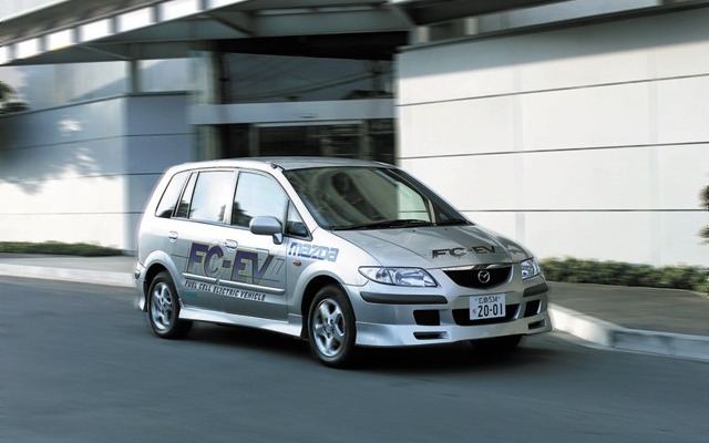 国内初、公道を走る燃料電池自動車---『プレマシーFC-EV』