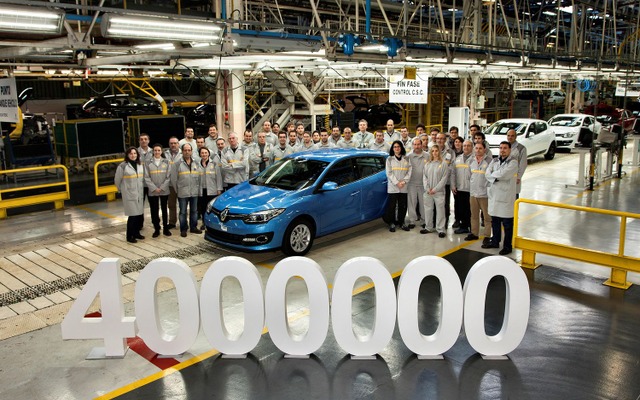 メガーヌの累計生産台数が400万台に到達したルノーのスペイン・パレンシア工場