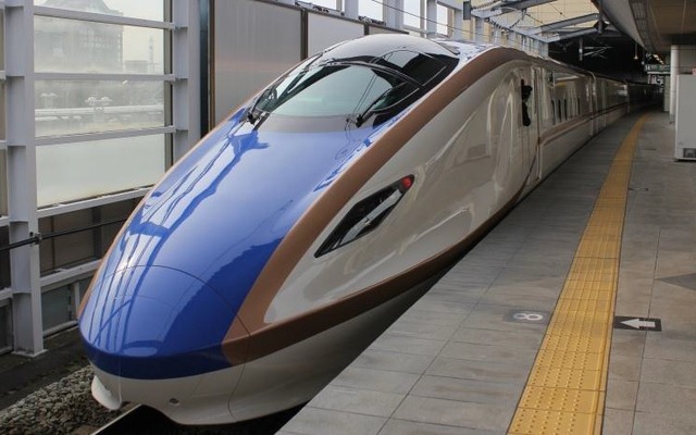 北陸新幹線延伸開業用に開発されたE7系。3月15日から長野新幹線『あさま』に先行投入されるが、4月19日からE7系『あさま』をさらに増やす。