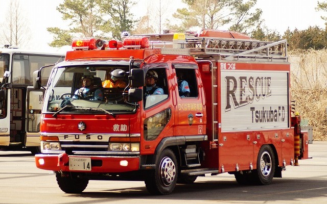 公開試験は茨城県つくば市内にある日本自動車研究所（JARI）で行われたため、救出訓練にはつくば市消防局が協力。