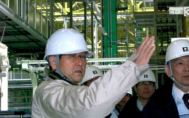 2011年3月セントラル自動車宮城工場（当時）を視察に訪れたトヨタの豊田章男社長