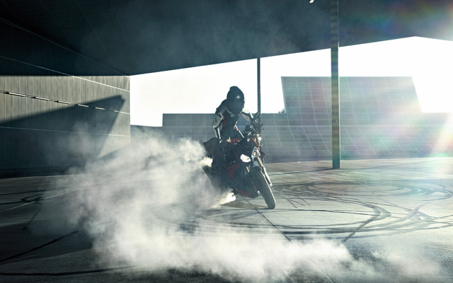 BMW S1000Rの発売前に「S1000Rシークレット試乗キャンペーン」を実施