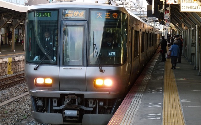 京橋駅の大阪環状線ホーム。3月15日から「大阪うまいもんの歌（ゆかいな牧場）」を発車メロディーとして導入する。