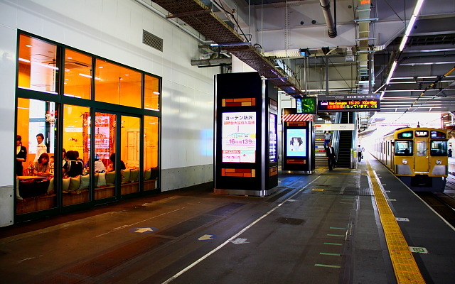 所沢駅の1番線ホーム（新宿線下り）。3月20日から列車の停止位置が一部変更される。