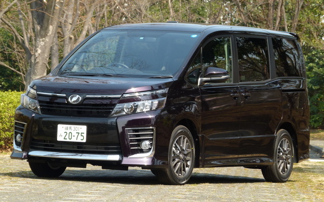 トヨタ ヴォクシーZS・8人乗り