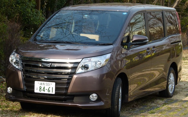 トヨタ・ノア G（7人乗り）