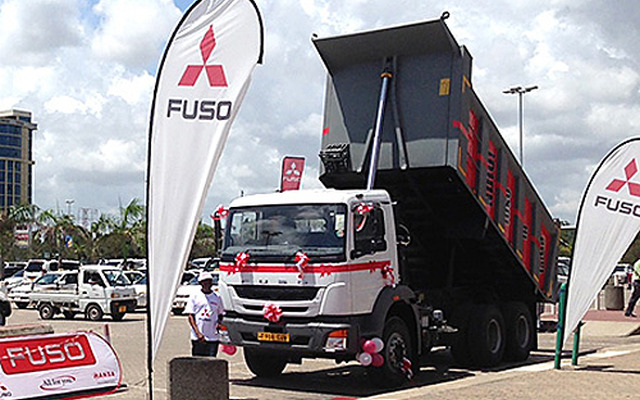 タンザニアで発表した大型トラック「FJ」