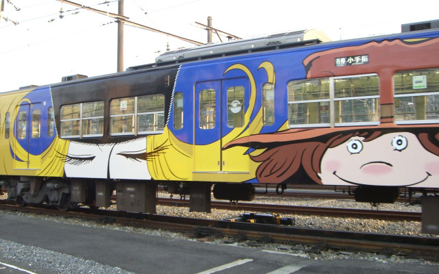 「銀河鉄道999」が西武鉄道に登場！　中吊り広告もジャックしたラッピングトレイン