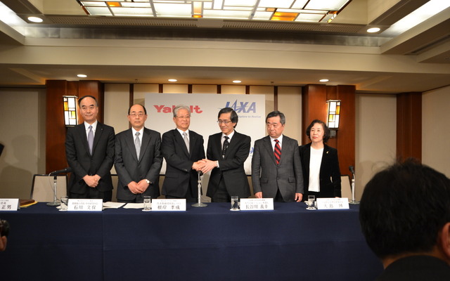 記者会見登壇者。中央より右へJAXA 長谷川義幸 有人宇宙ミッション本部長、大島博 宇宙医学生物学研究室長、太田敏子 筑波大学名誉教授。中央より左へ、根岸孝成 代表取締役社長・COO、石川文保 中央研究所長、今田正男 執行役員。