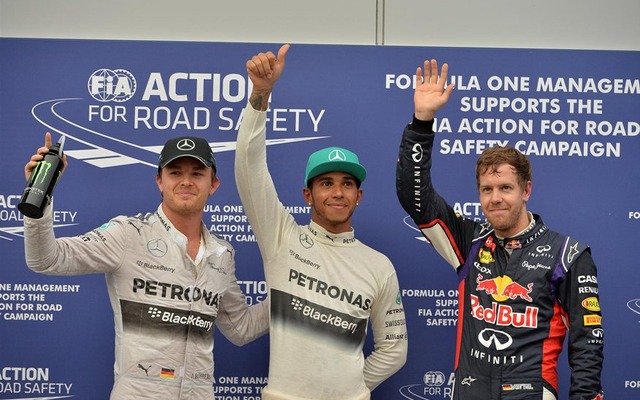 予選トップ3、左からニコ・ロズベルグ（3位）、ルイス・ハミルトン（1位）、セバスチャン・ベッテル（2位）