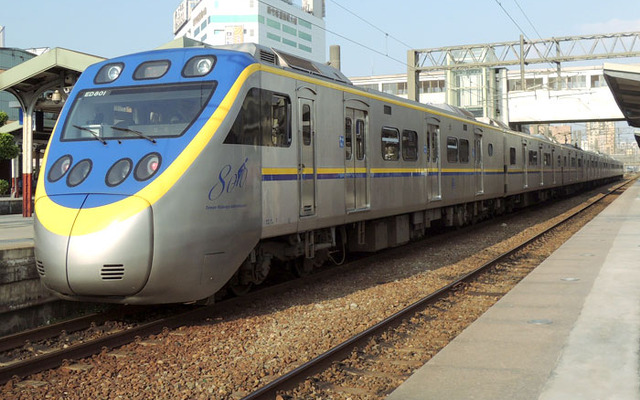 このほど台湾鉄路に納入されたEMU800形。EMU700形と異なりドアステップがなくなった。
