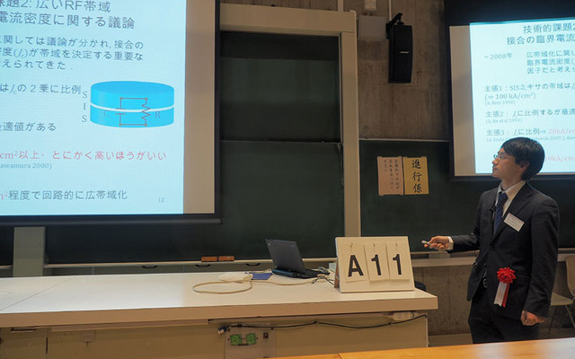 国際基督教大学で開催された日本天文学会2014年春季年会で受賞記念講演を行う小嶋氏（出展：国立天文台）