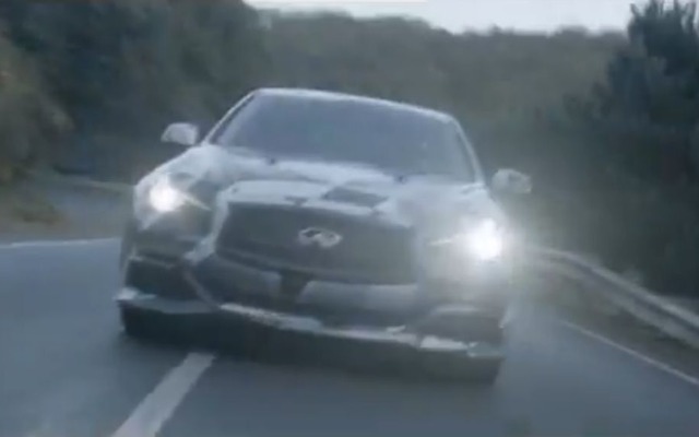 インフィニティQ50オールージュをベッテル選手がテスト