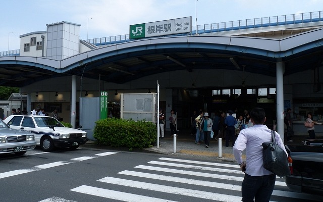 根岸線の根岸駅。同駅を含む桜木町～磯子間は今から50年前の1964年に開業した。