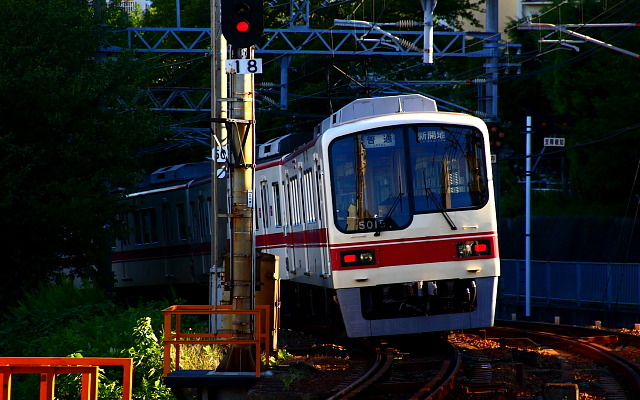 神戸電鉄は16日、有馬口駅の配線変更を行う認可を得たと発表。現在運転できなくなっている新開地方面と有馬温泉を結ぶ直通列車の運転が再び可能になる。写真は神戸電鉄の5000系