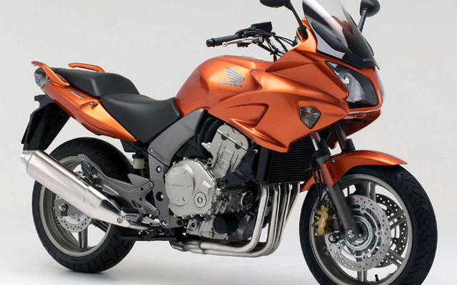 ホンダ、欧州向け2006年モデル発表…RC211V の性能アップなど