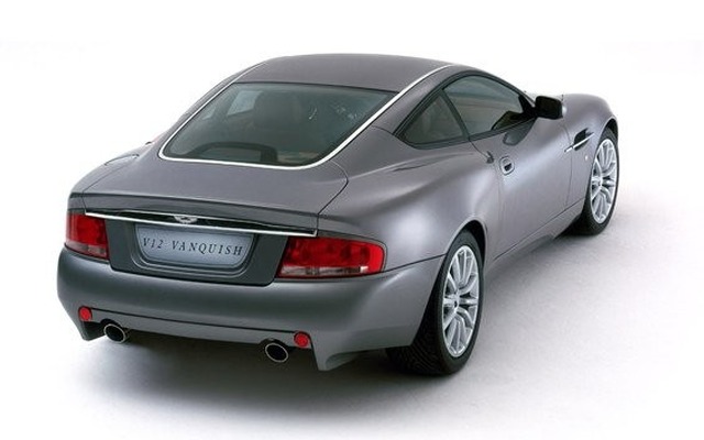 【アストンマーチン『V12バンキッシュ』】車名のV12は伊達じゃないぜ