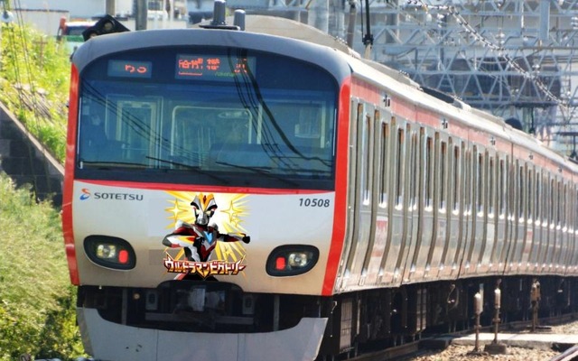 4月30日から運転を開始する「帰ってきたウルトラヒーロー号」のイメージ。車体をウルトラヒーローや怪獣で装飾する。