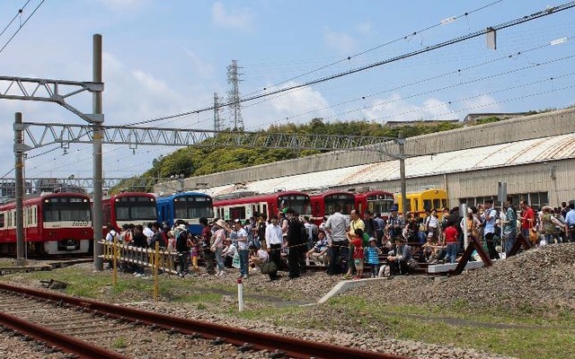 京急の車両工場公開イベント「京急ファミリー鉄道フェスタ2014」が今年も5月に実施される。写真は前回の「京急ファミリー鉄道フェスタ2013」の様子。