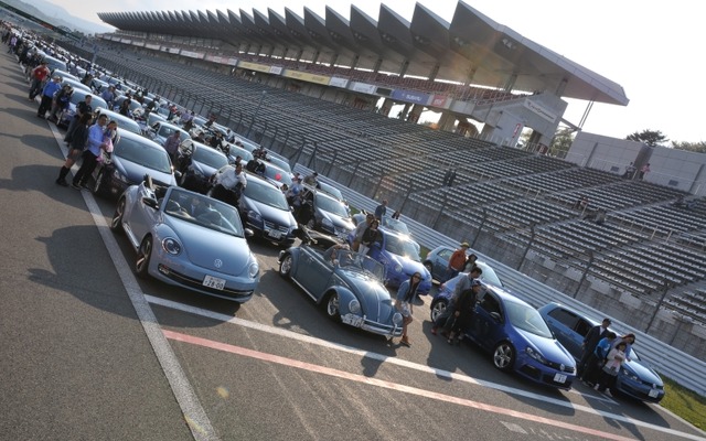 抽選で約300台が参加したパレードラン。ボディカラー別に隊列を組んだ