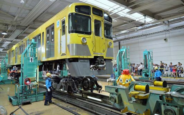 今年の「西武・電車フェスタ in 武蔵丘車両検修場」は6月8日に開催される。写真は2013年の様子。