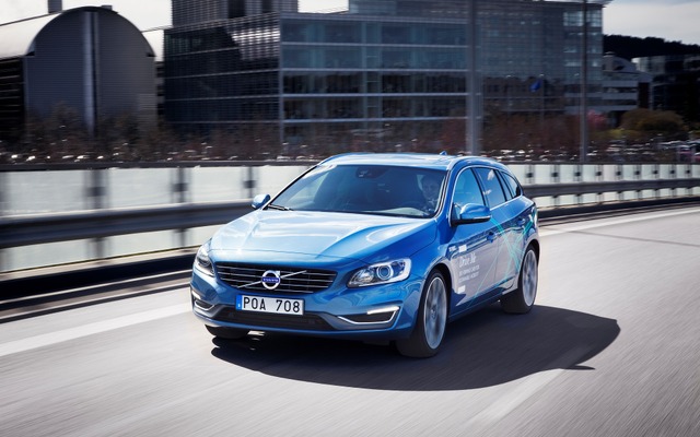 ボルボV60ベースの自動運転車