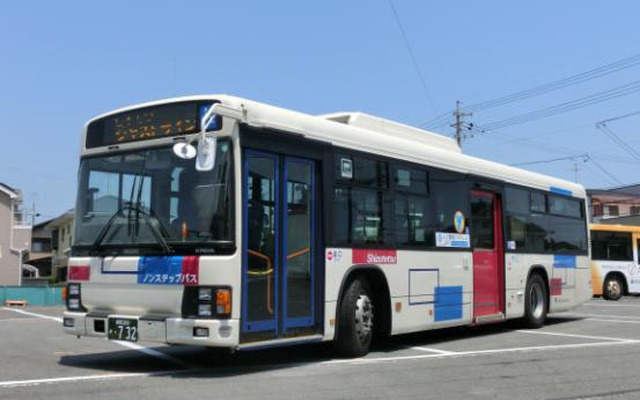 今回「NAVITIME」の対応路線に追加された、しずてつジャストラインのバス。静岡県中部で路線バスを運行している。