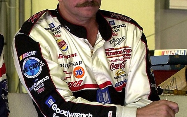 NASCARドライバーの死でレース運営に疑問